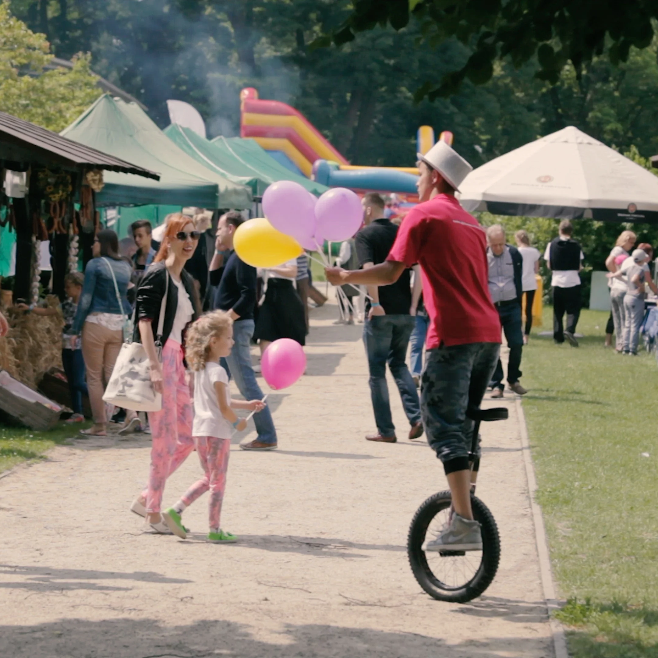 Pikniki-Festyny-szczudlarze